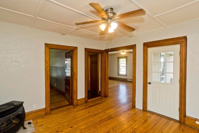 Building Photo - 33 Noble St