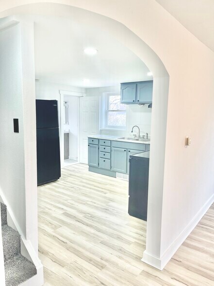 Building Photo - 210 Main St