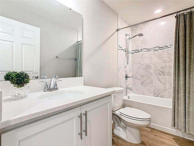 Building Photo - 1060 Cascade Dr