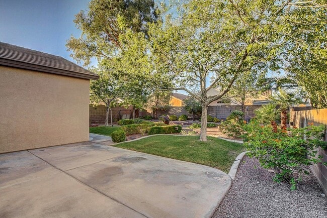 Building Photo - Gorgeous NW Single Story! 3 Car Garage! Serene Backyard.