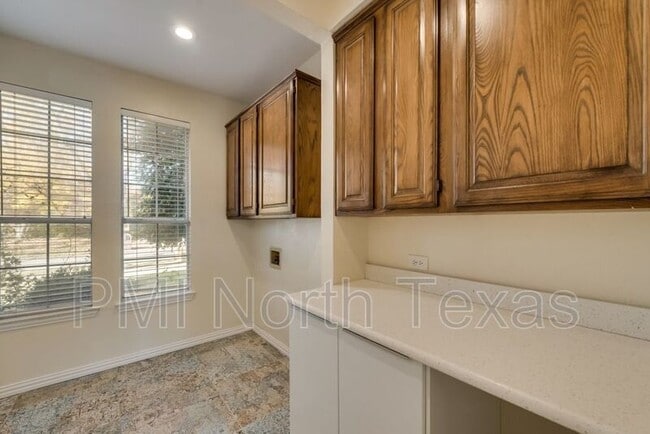 Building Photo - 6000 Charleston Dr