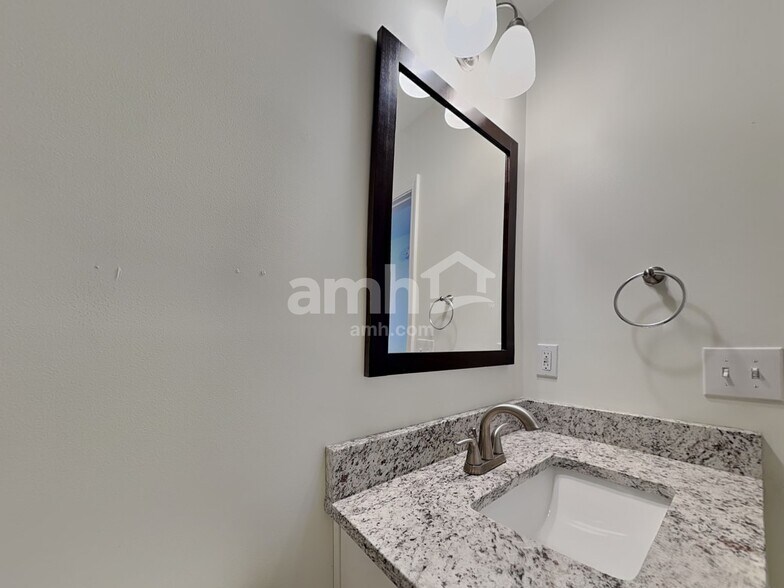 Building Photo - 5114 Wetlands Dr