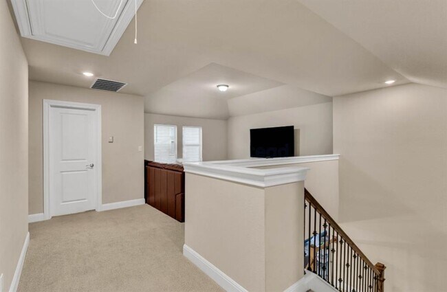Building Photo - 129 Birkshire Dr