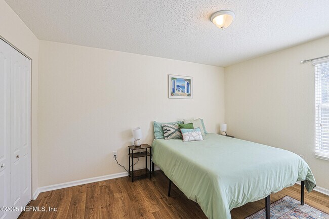 Building Photo - 2408 Bonnie Lakes Dr