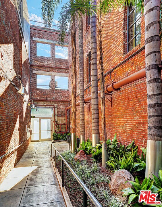 Building Photo - 500 Molino St