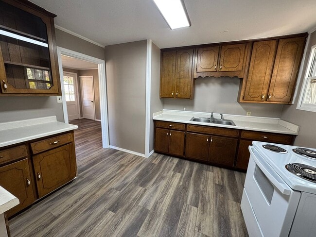 Building Photo - 1401 N Detroit Ave