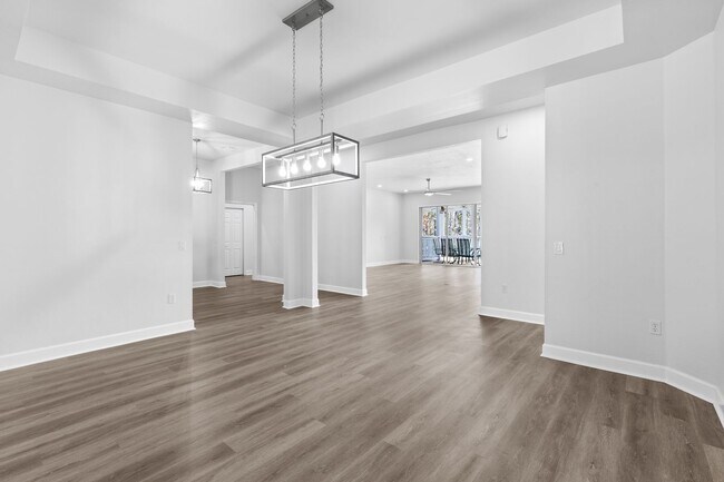 Building Photo - Executive Lakefront in Gainesville - Available NOW