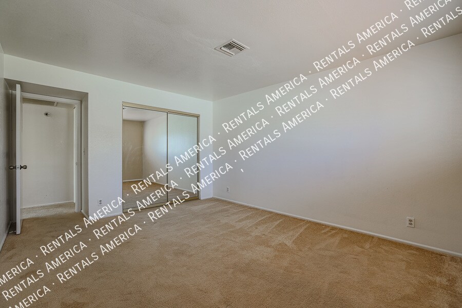 Building Photo - 633 W Southern Ave