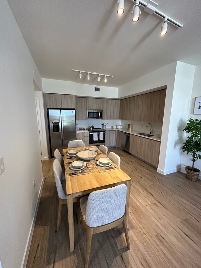 Primary Photo - 7290 W 3rd Ave