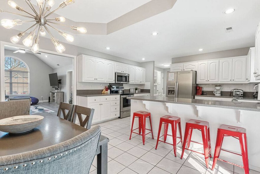 Building Photo - 403 Willington Ln