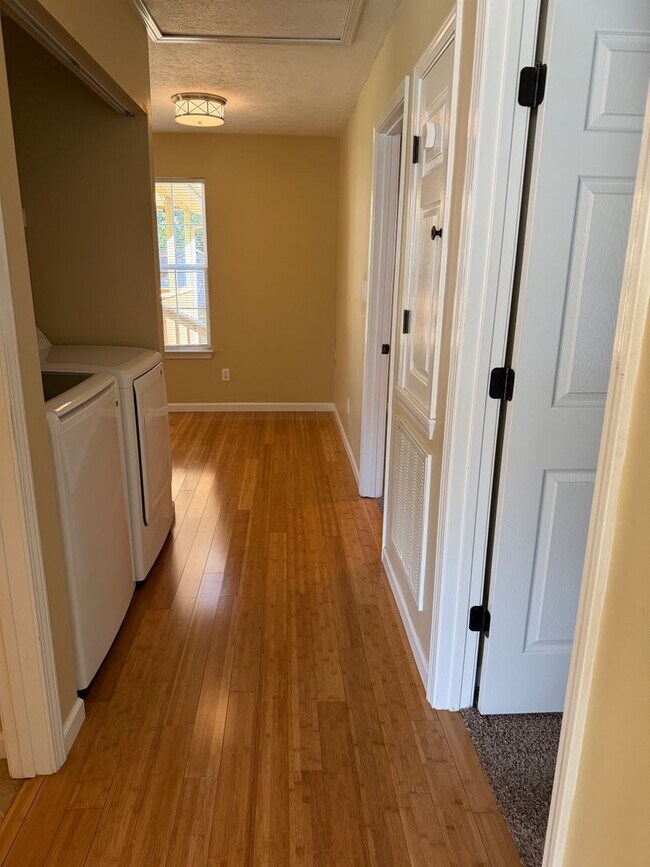 Building Photo - 7063 Seaver Dr NW