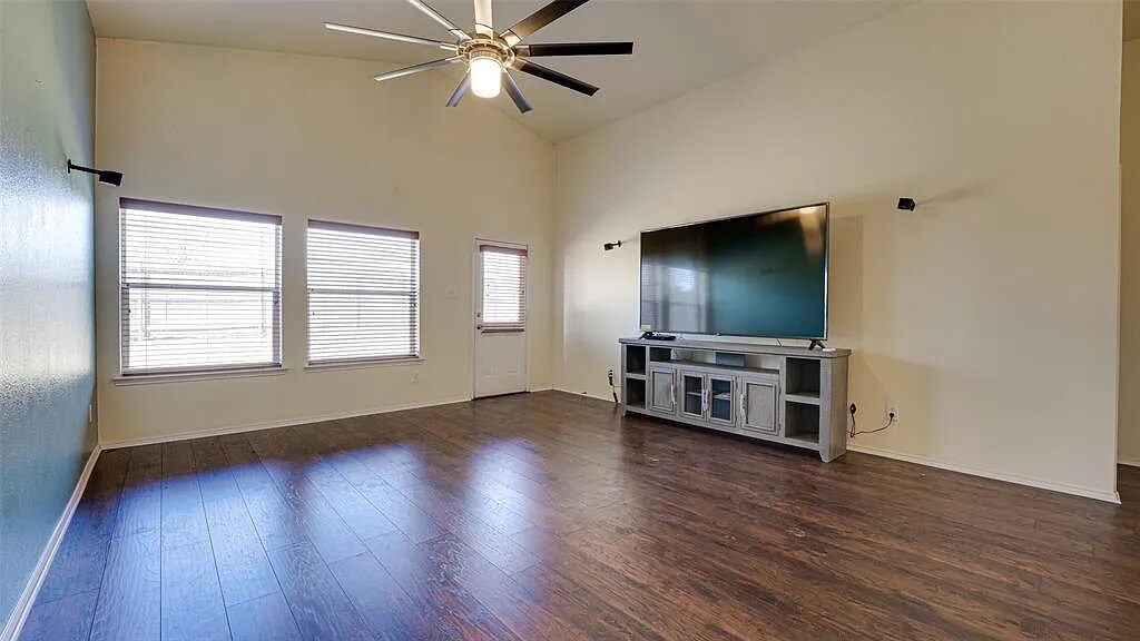 Building Photo - Room in House on Winterberry Ln