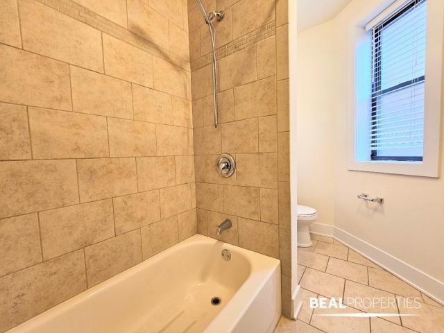 Building Photo - 2 bedroom in CHICAGO IL 60613