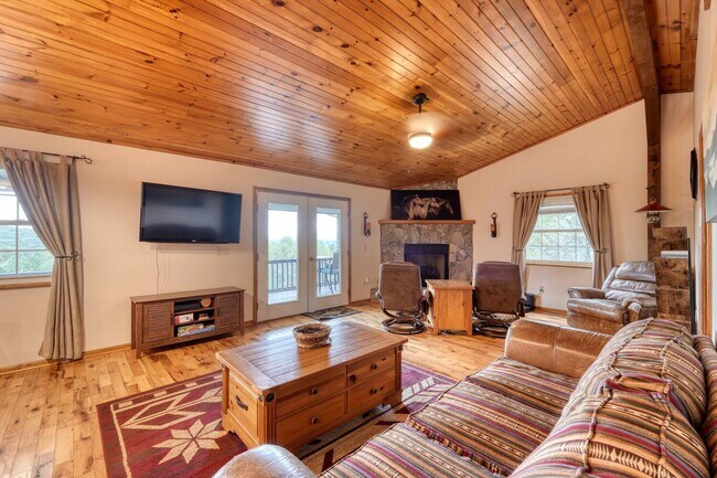 Building Photo - 586 Sun Valley Dr