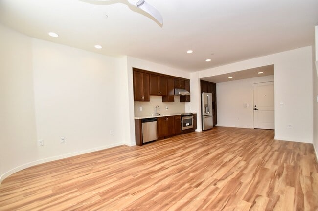 Building Photo - 1 Bedroom/1 Bathroom/Parking/ ADA Accessible in Modern Building