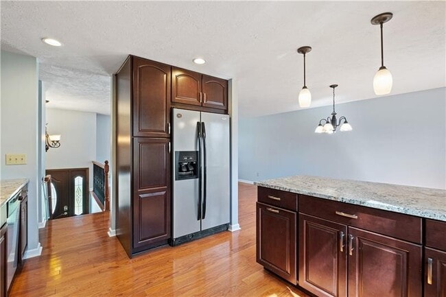 Building Photo - 16 Wheatfield Dr