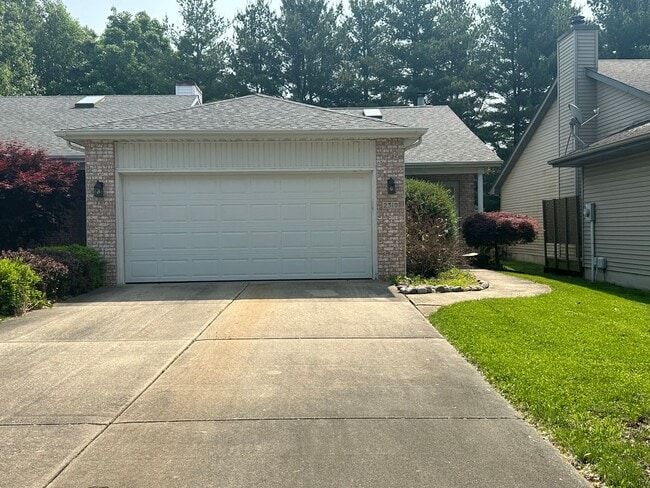 Primary Photo - 2 bedroom 2 bath home west side springfiel...