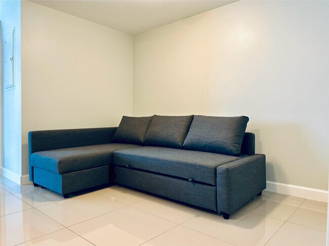 Building Photo - 350 S Miami Ave