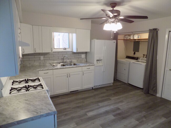 Building Photo - 534 E 17th St