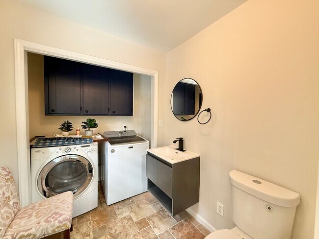 Building Photo - **OFFERING RENT PROMOTION FOR FIRST 6 MONT...