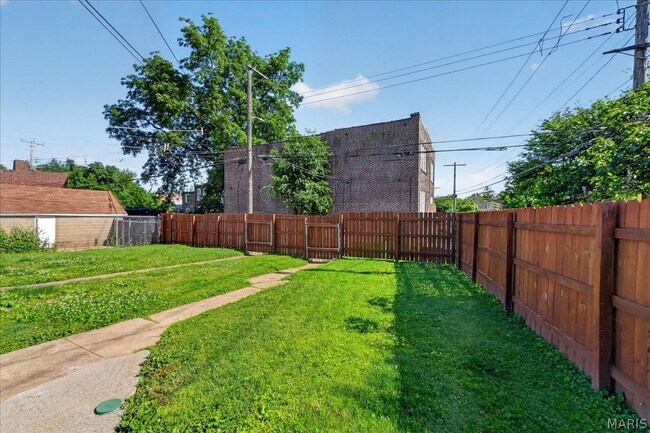 Building Photo - 2303-2305-2305 Russell Blvd