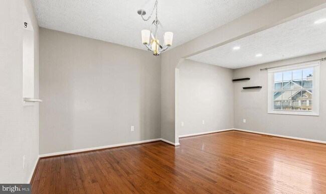 Building Photo - 6359 New Haven Ct