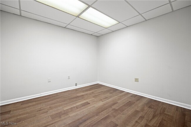 Building Photo - 1063 W 21st St