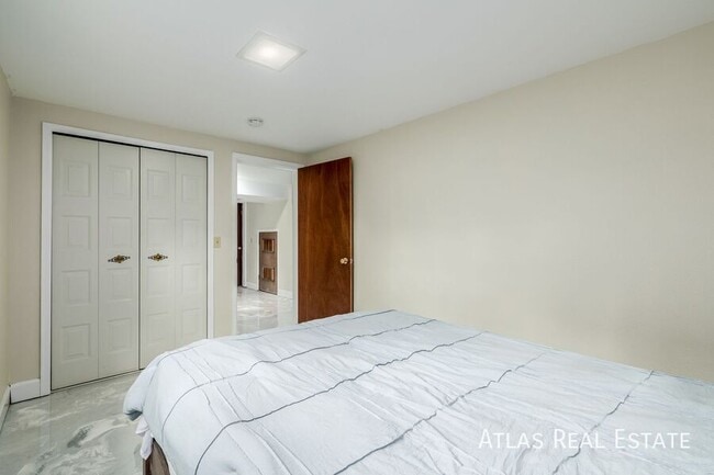 Building Photo - 4620 W 108th Pl