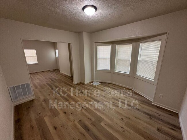 Building Photo - 3203 E 26th Terrace