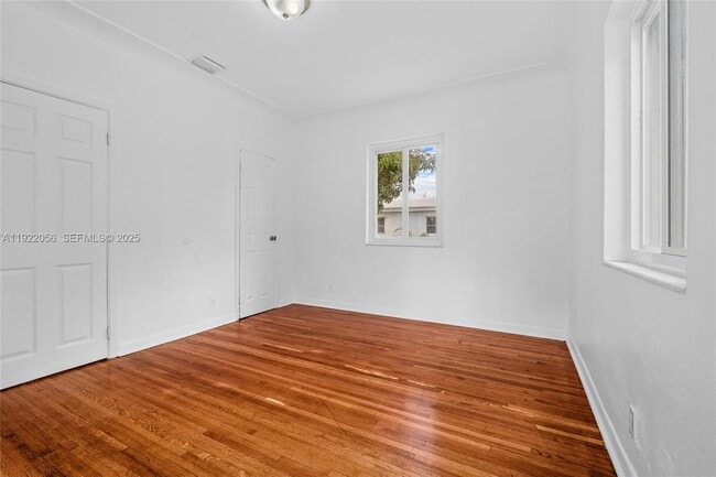 Building Photo - 201 S Biscayne River Dr