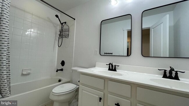 Building Photo - 2309 Harmsworth Dr