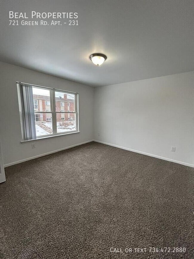 Building Photo - 721 Green Rd