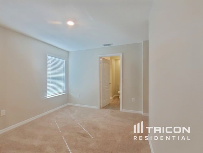 Building Photo - 1596 Wynford Cir