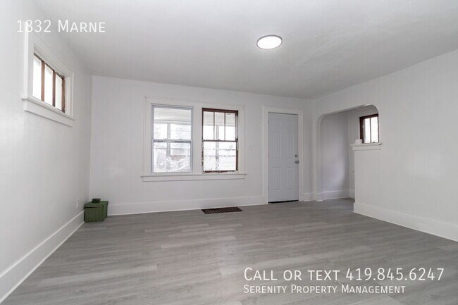 Building Photo - 1832 Marne-