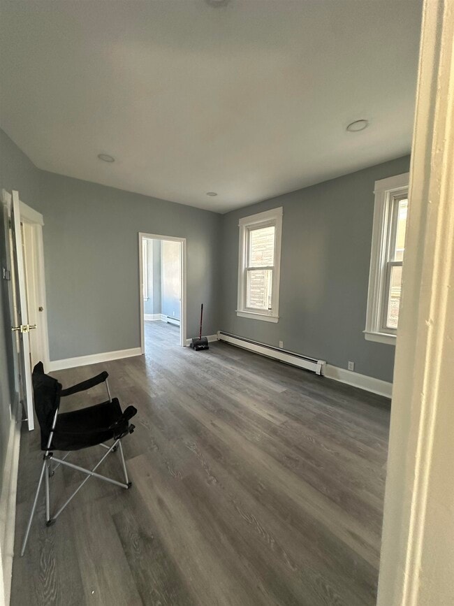Building Photo - 313 Pearsall Ave