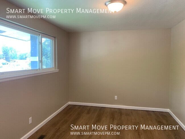 Building Photo - Upgraded split level 4 bed home in West Bench