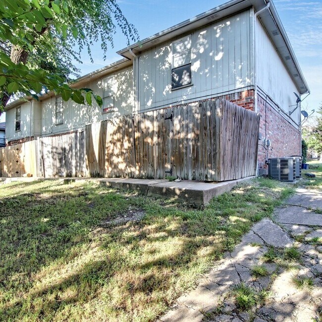 Building Photo - 3830 Coates Cir