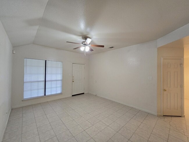 Building Photo - 1411 Nicholas Cir