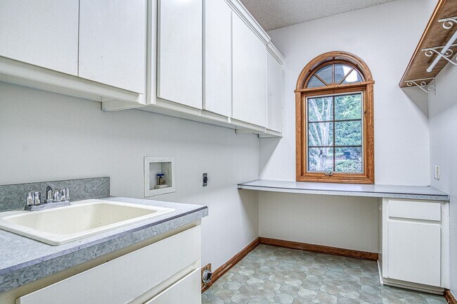 Building Photo - Lake Balboa | Home | Unfurnished