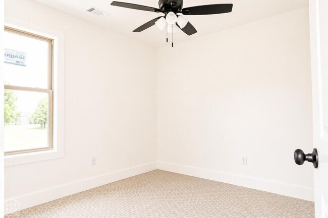 Building Photo - 5400 Lotus Street