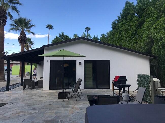 Building Photo - 435 E Chuckwalla Rd