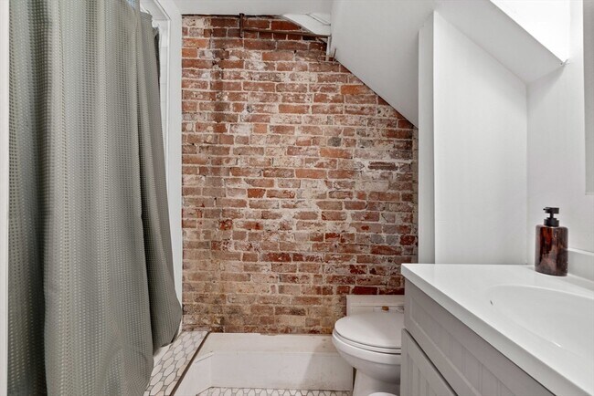 Building Photo - 12 Colebrook St