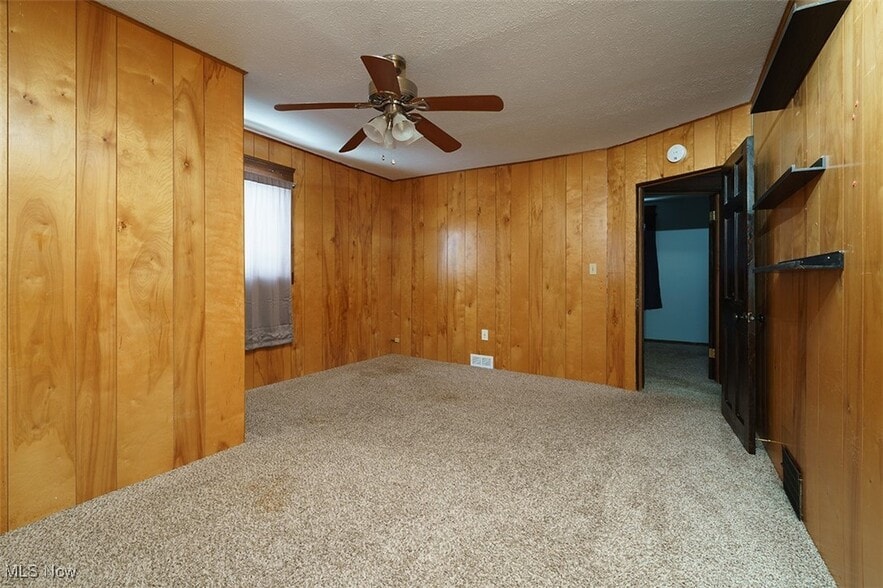 Master Bed - 765 E Buchtel Ave