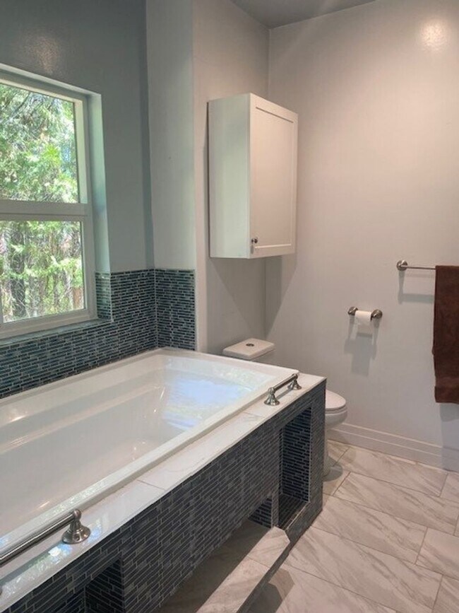 Building Photo - Rural, private 2-story Home