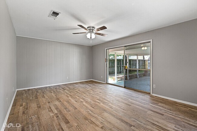 Building Photo - 321 Tallow Ln