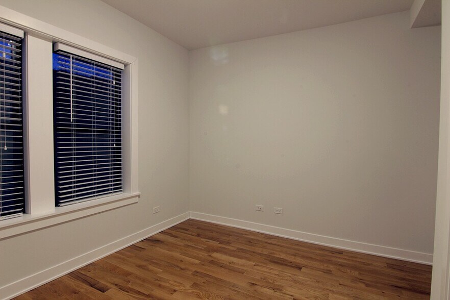 Building Photo - 2225 W Eastwood Ave