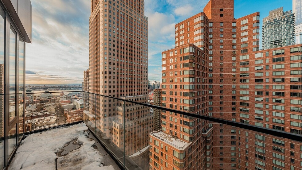 Building Photo - 250 W 49th St