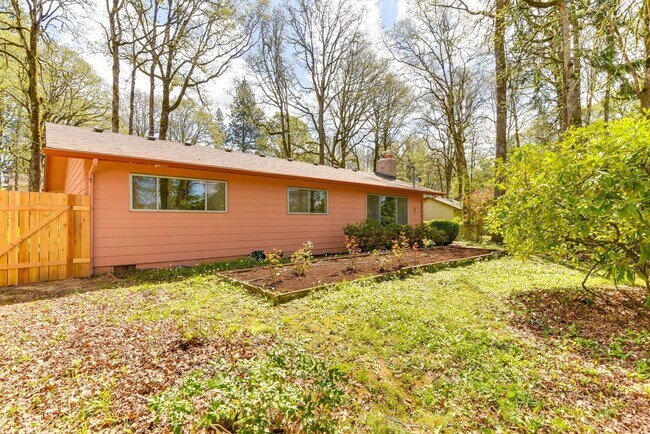 Building Photo - Terra Linda Home - 3 Bedrooms, 2 Baths, 1,...