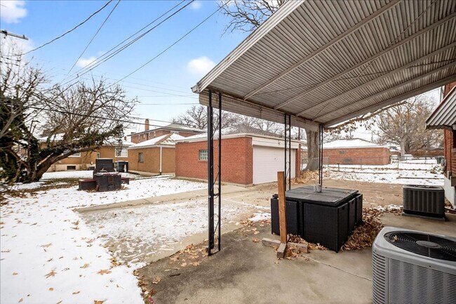 Building Photo - 2BR Brick Bungalow ($1,495/mo)