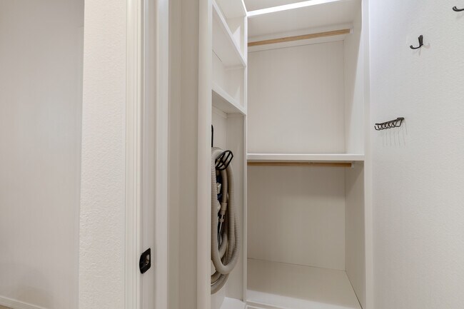 Building Photo - 2882 S Palmer Dr